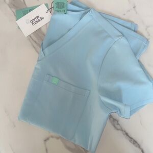 Garde Malade Light Blue scrub top
